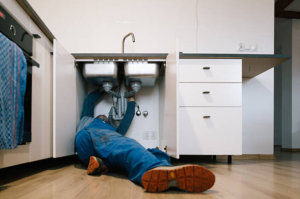 Professional Emergency Plumber technician working in Baxter, IA